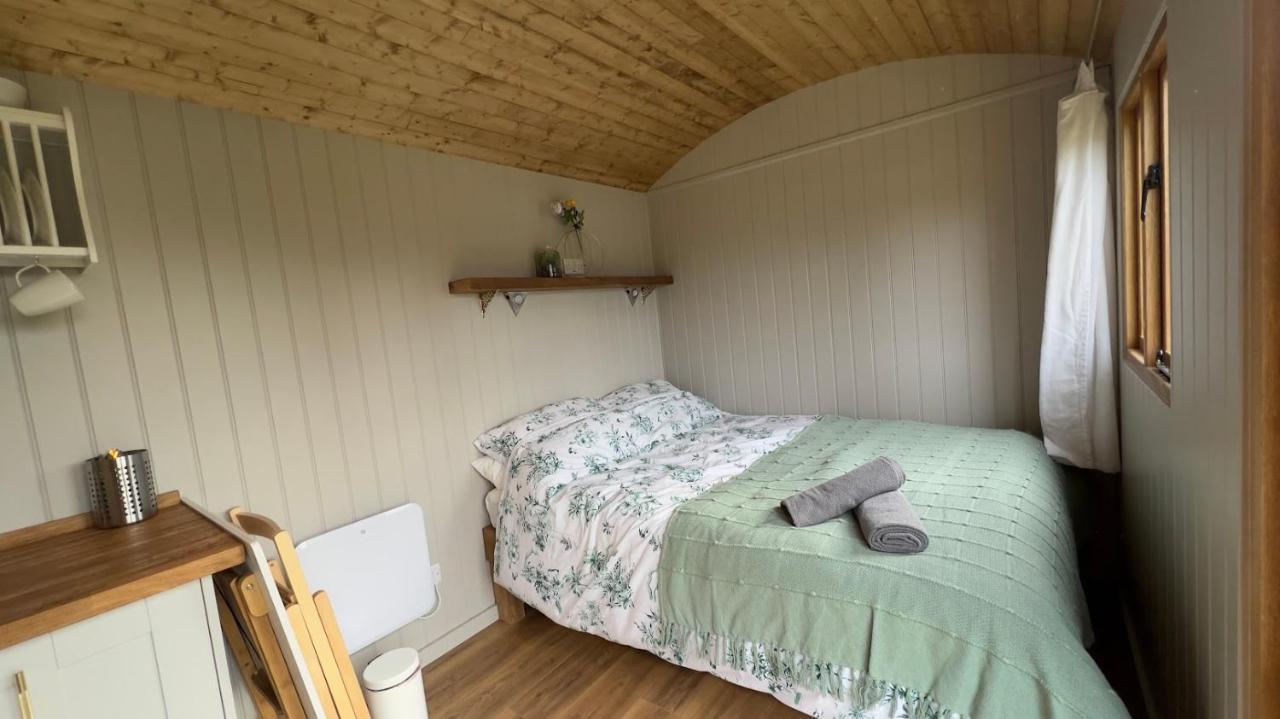 Shepherds Hut At Cedar Gables Lamberhurst ภายนอก รูปภาพ