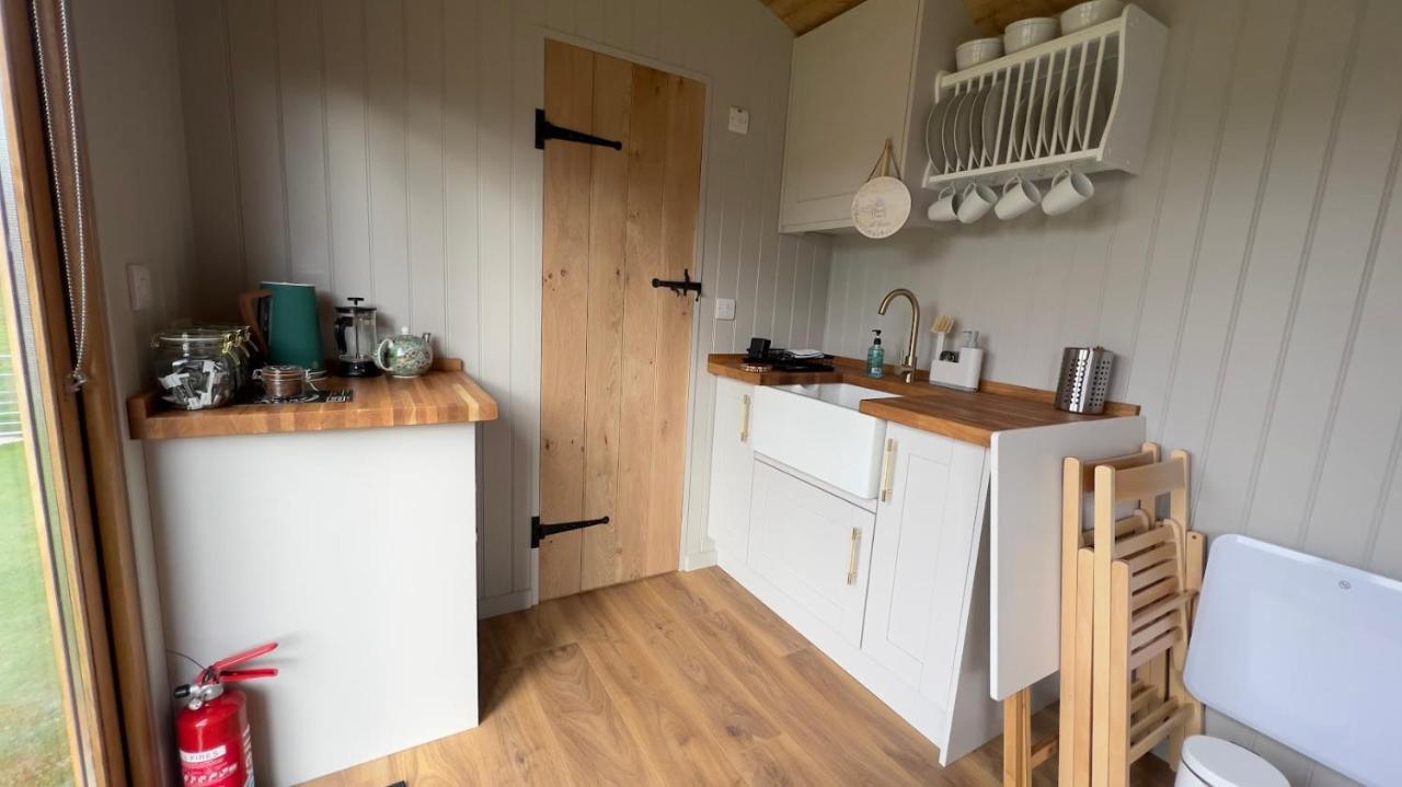 Shepherds Hut At Cedar Gables Lamberhurst ภายนอก รูปภาพ
