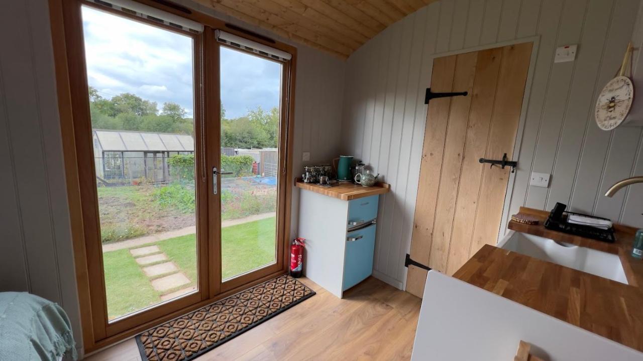 Shepherds Hut At Cedar Gables Lamberhurst ภายนอก รูปภาพ