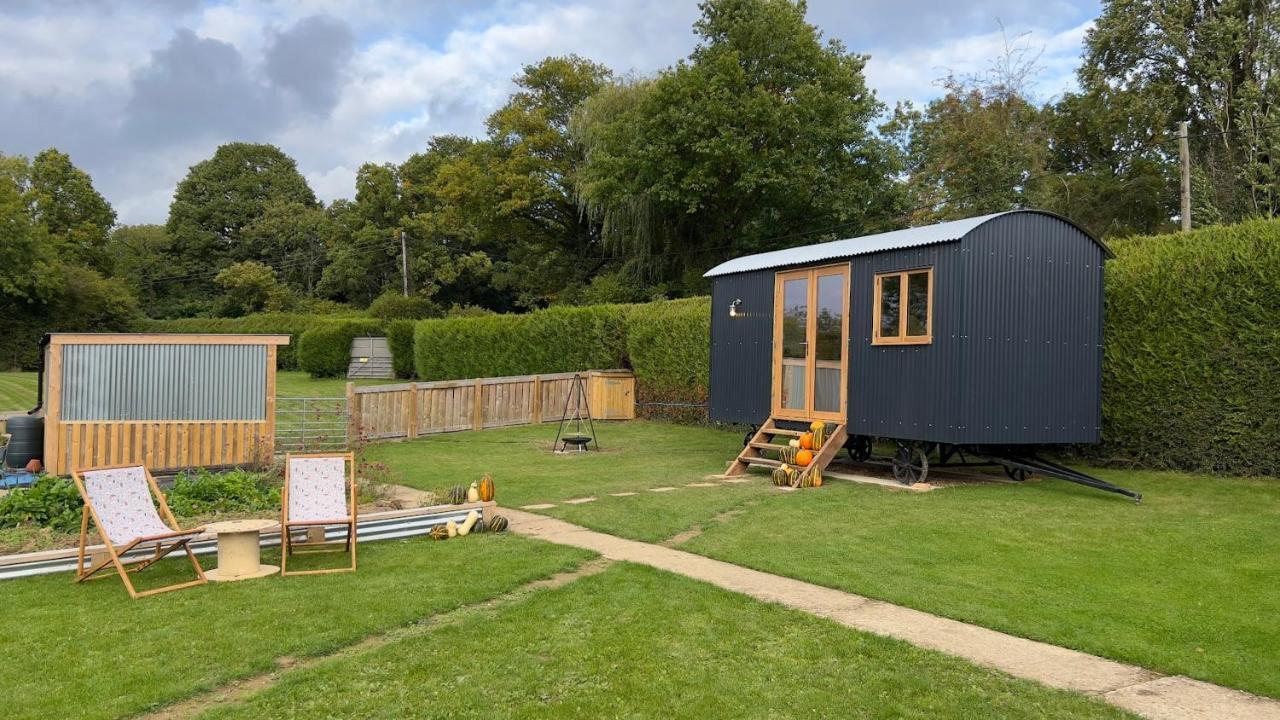 Shepherds Hut At Cedar Gables Lamberhurst ภายนอก รูปภาพ
