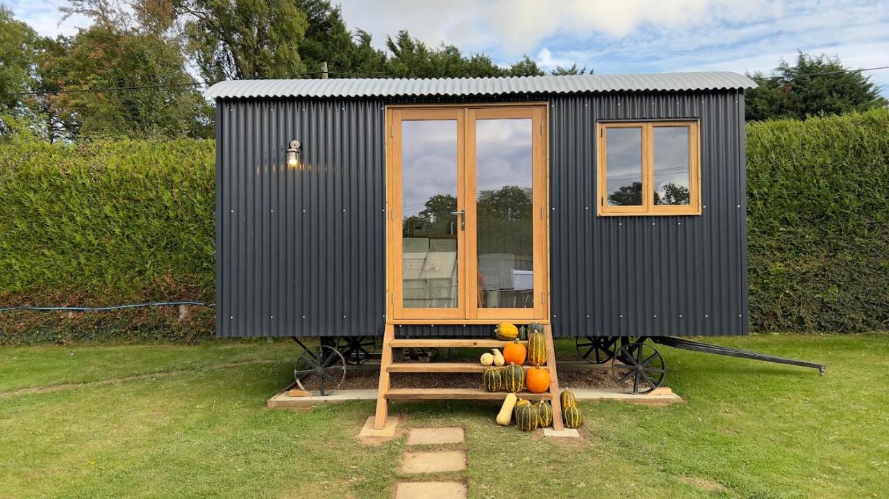 Shepherds Hut At Cedar Gables Lamberhurst ภายนอก รูปภาพ
