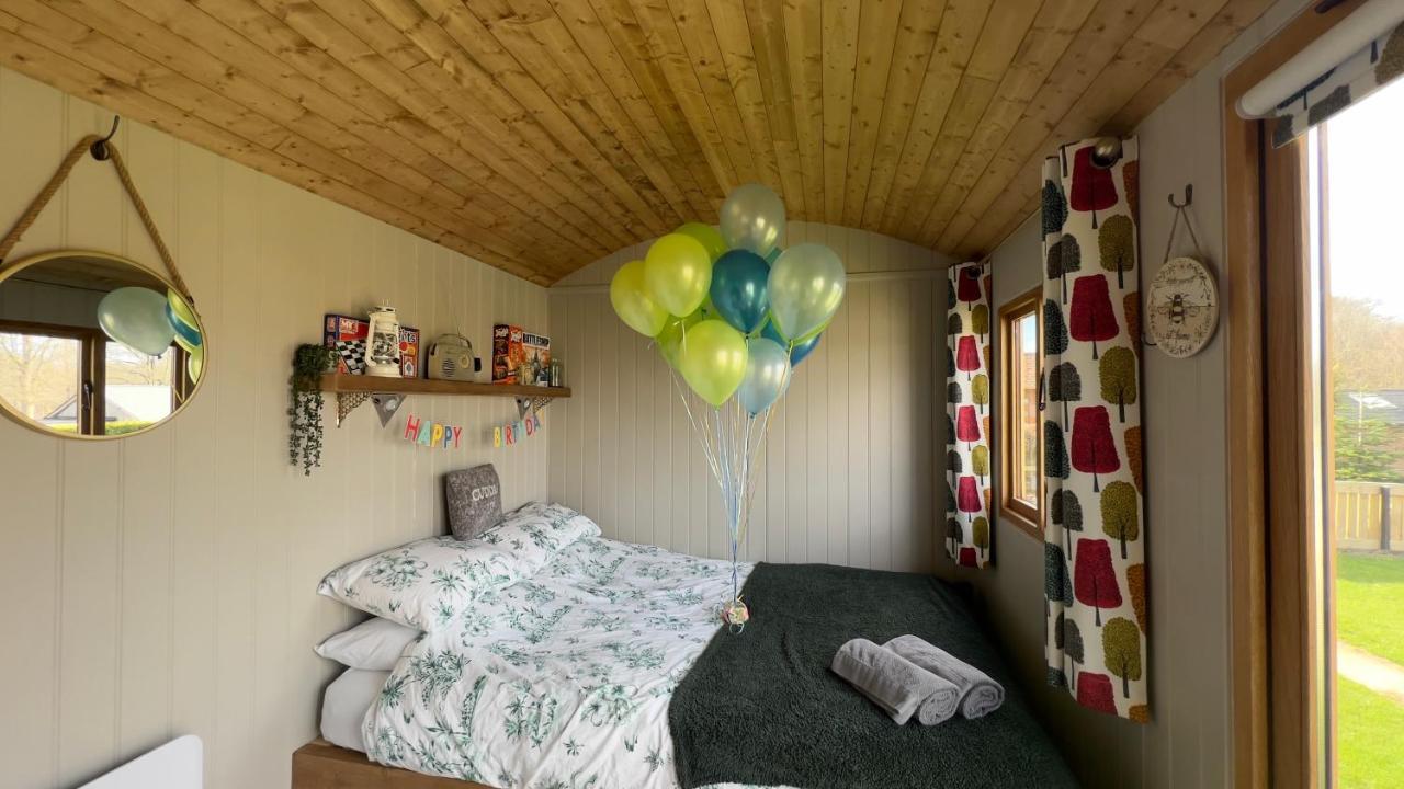 Shepherds Hut At Cedar Gables Lamberhurst ภายนอก รูปภาพ