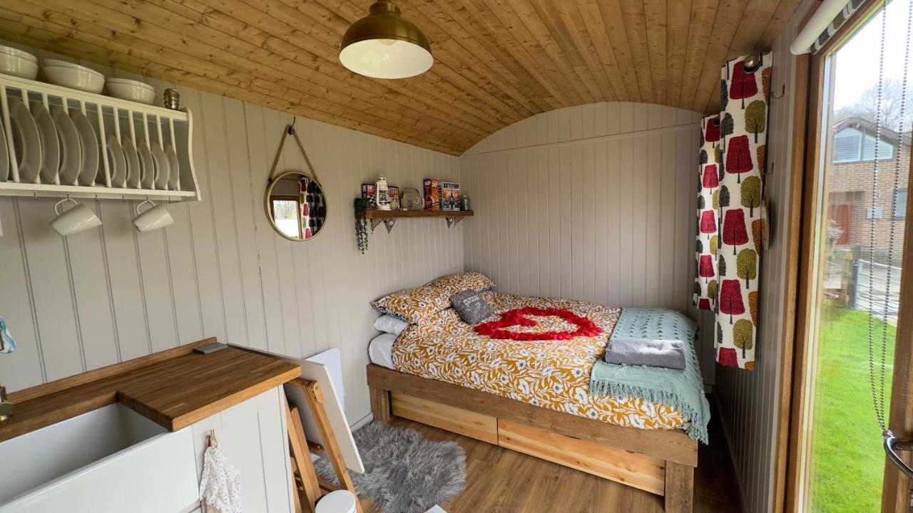 Shepherds Hut At Cedar Gables Lamberhurst ภายนอก รูปภาพ